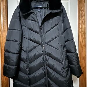 London Fog Women's Black Puffer Jacket with detachable hood!